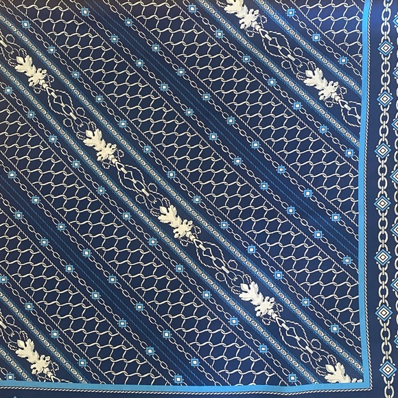 J. McLAUGHLIN Large Navy Chain Print Scarf, EUC - Picture 2 of 5